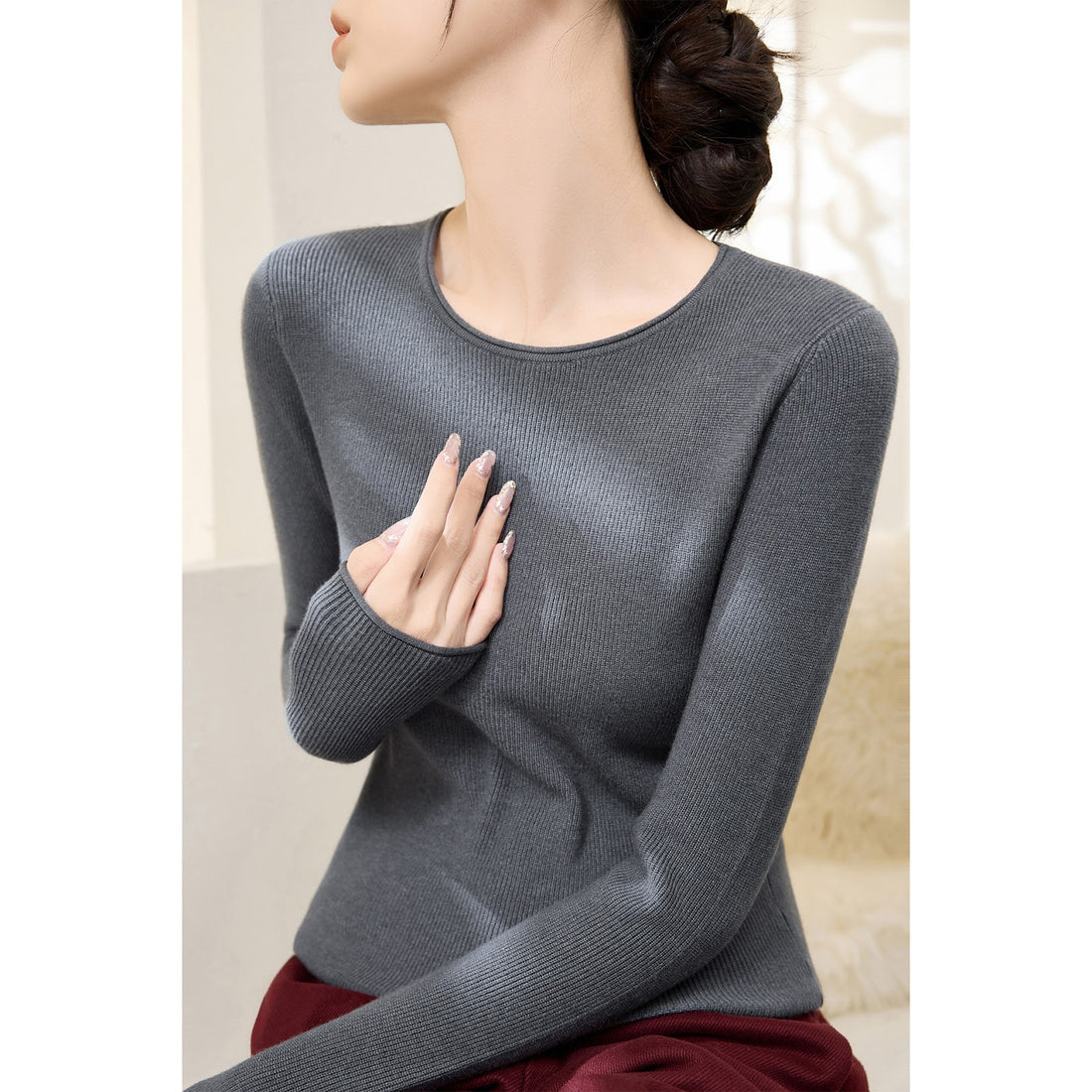 Schmal geschnittener Strickpullover mit Rundhalsausschnitt