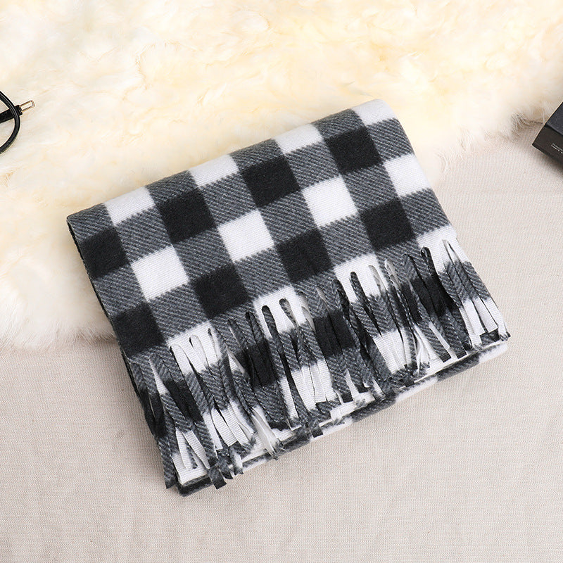 Klassischer Karo-Schal aus beidseitigem Fleece