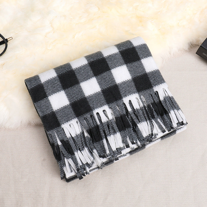 Klassischer Karo-Schal aus beidseitigem Fleece