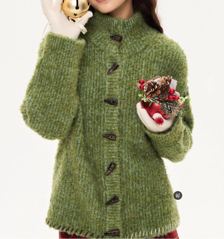 Grober Strickpullover in Weihnachtsgrün