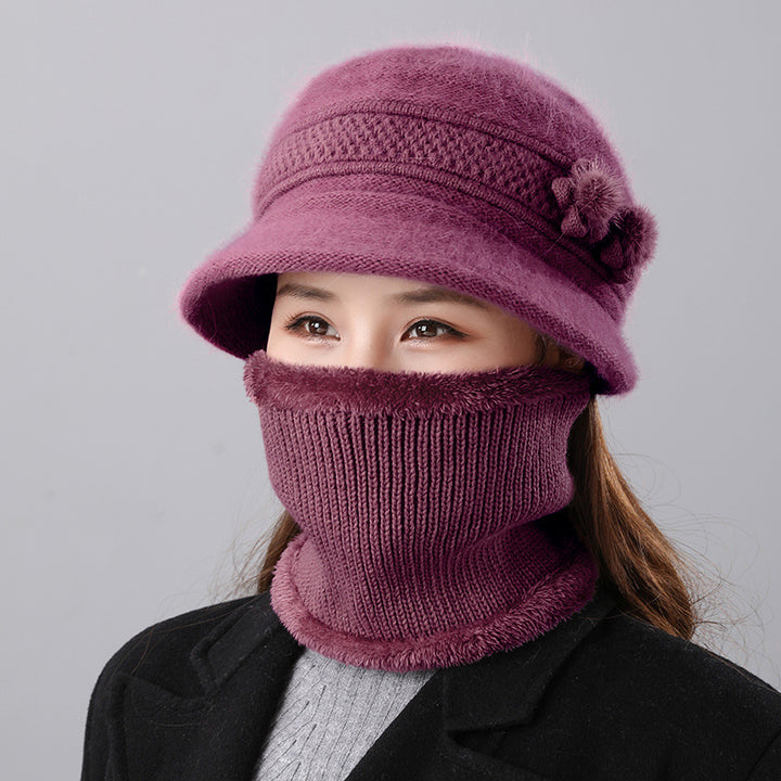 Wärmendes Set aus Strickmütze und Schal