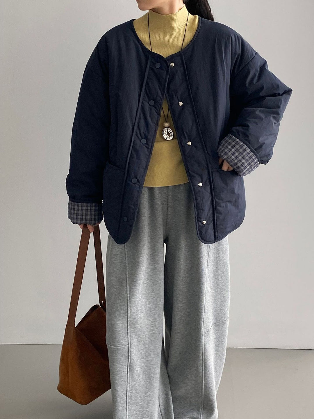 Lockere Damen-Steppjacke im Karomuster