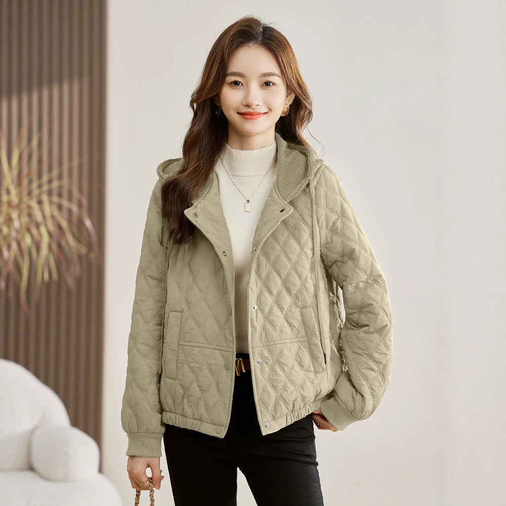 Kurze Damen-Steppjacke mit Kapuze, gefüttert