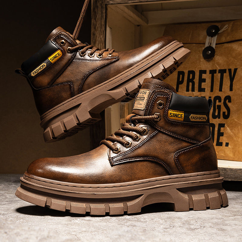 Moderne Herren-Stiefel im englischen Stil