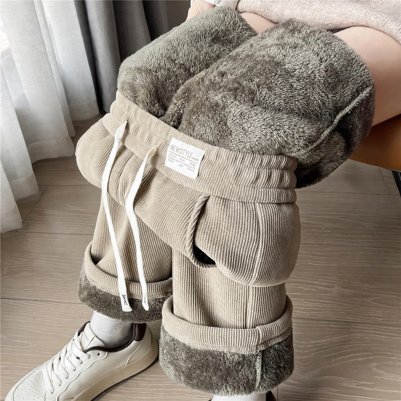 Damen-Cordhose mit weitem Bein, gefüttert