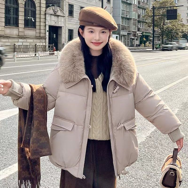Kurze Damen-Winterjacke mit Kunstfellkragen