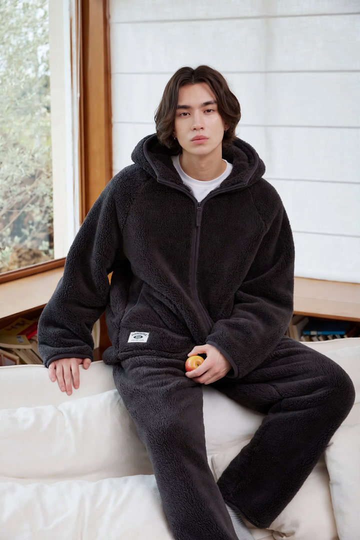 Herren-Hausanzug mit Stehkragen und Reißverschluss