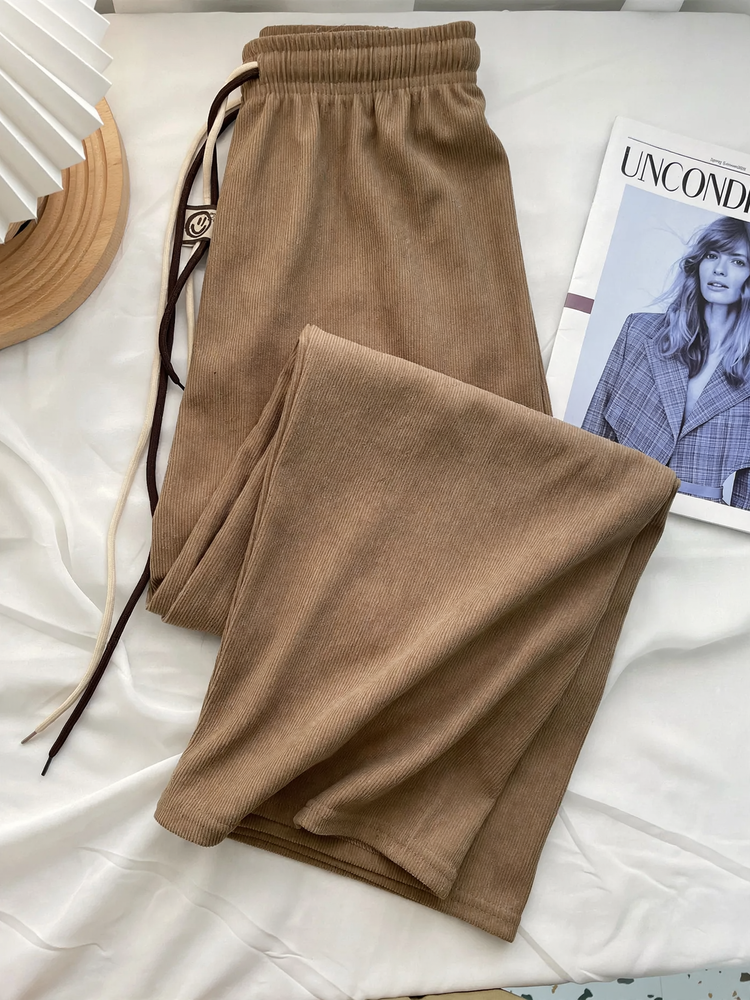 Kord-Hose mit weitem Bein und Bindegürtel