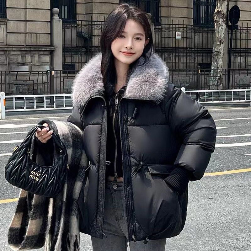 Kurze Damen-Winterjacke mit Kunstfellkragen