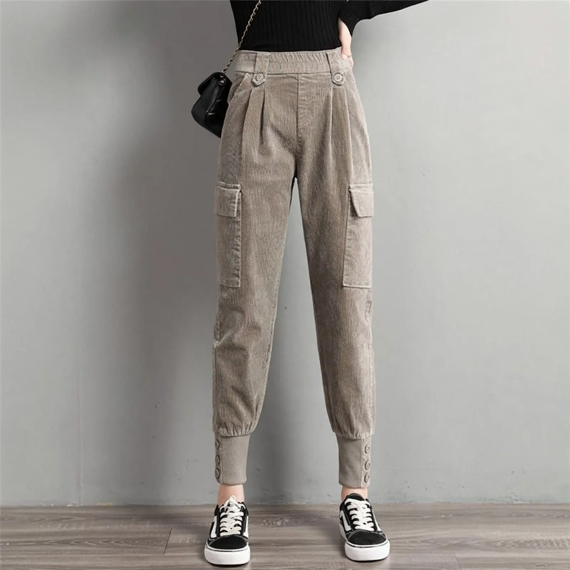 Damen Cordhose, weiter Schnitt, Karottenform