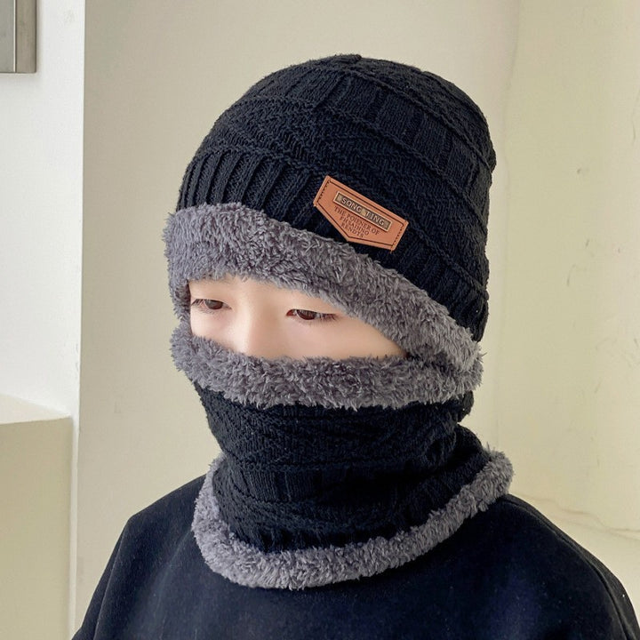 Winter-Set: Gefütterte Strickmütze mit Ohrenschutz und Schal
