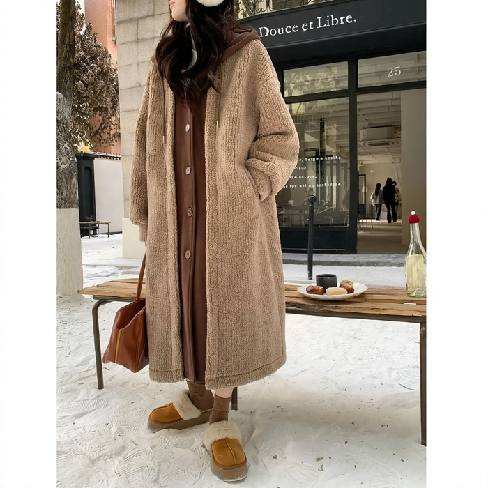 Lange Damen-Kapuzenjacke im Lagen-Look mit Lammfell-Optik