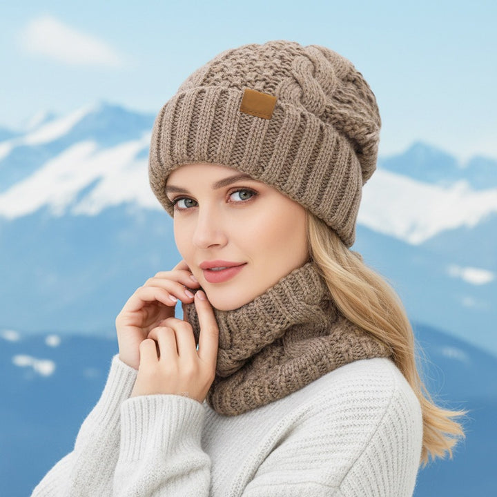 Strickmützen- und Schal-Set mit Ohrenschutz