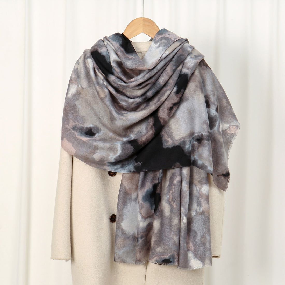 Bedruckter Schal mit Blumenmuster