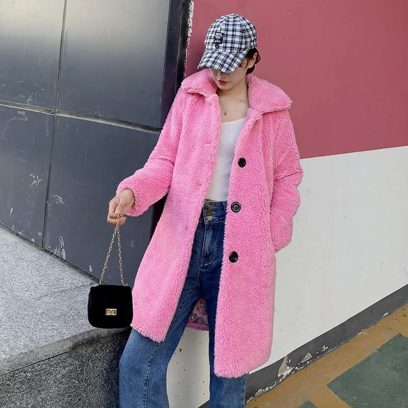 Damen-Mantel aus geschorenem Lammfell mit Stehkragen