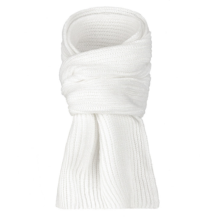 Strickmütze und langer Schal im Set