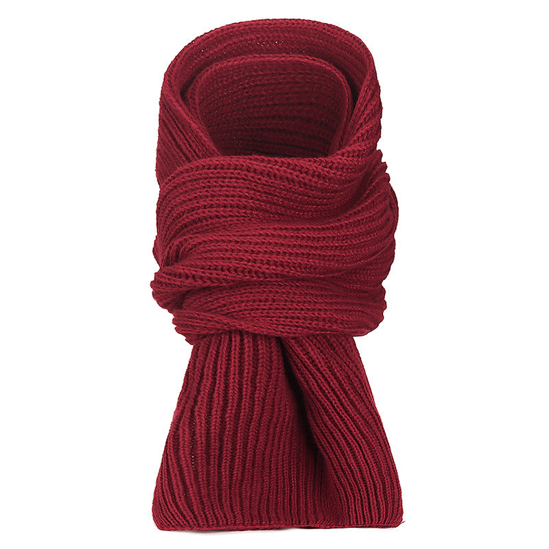 Strickmütze und langer Schal im Set