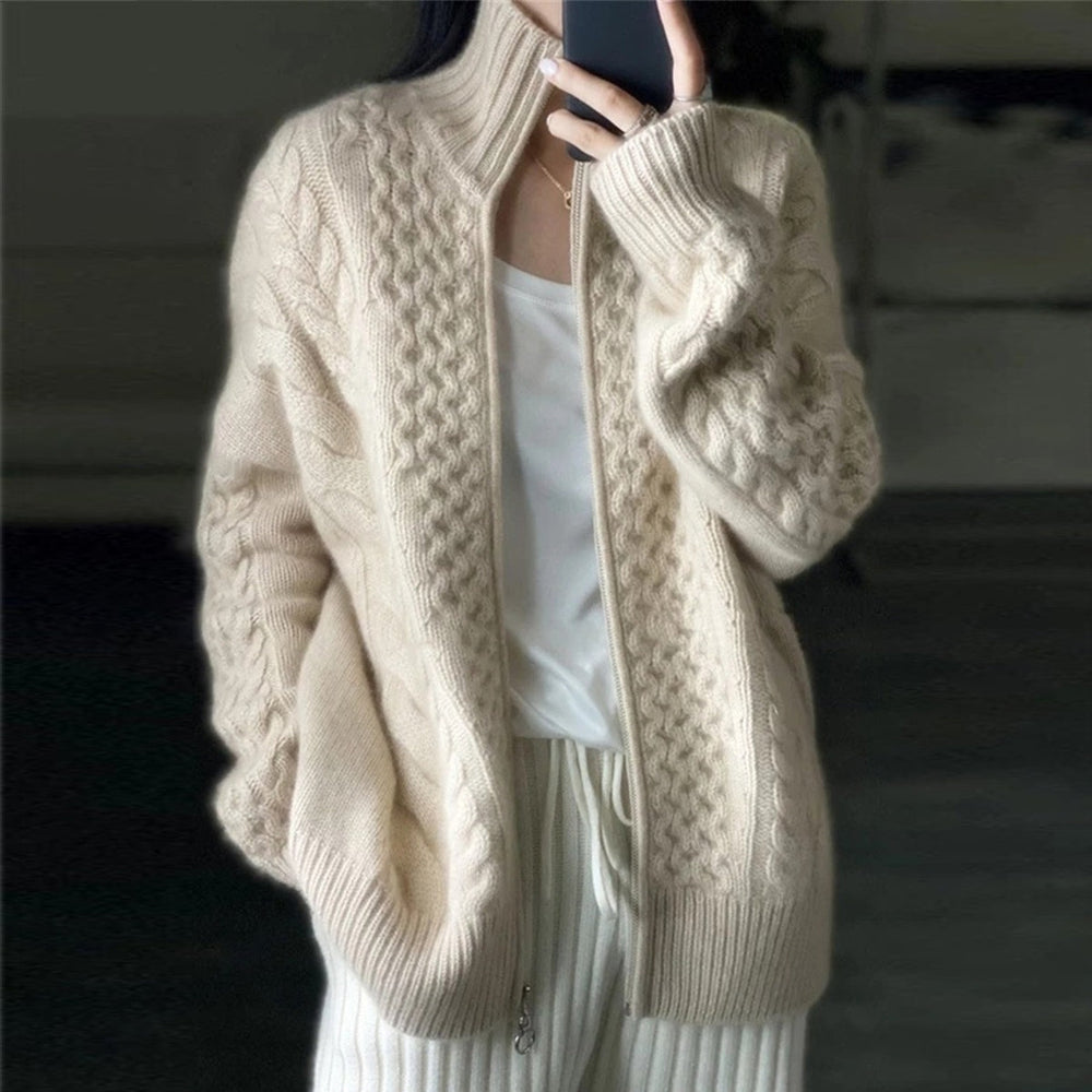 Echoarchiv | Strickjacke mit hohem Halsausschnitt