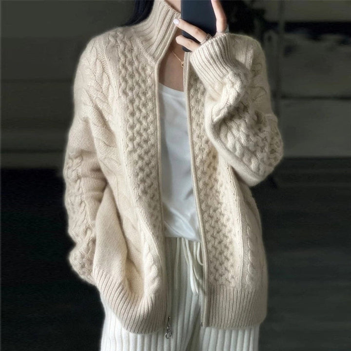 Echoarchiv | Strickjacke mit hohem Halsausschnitt