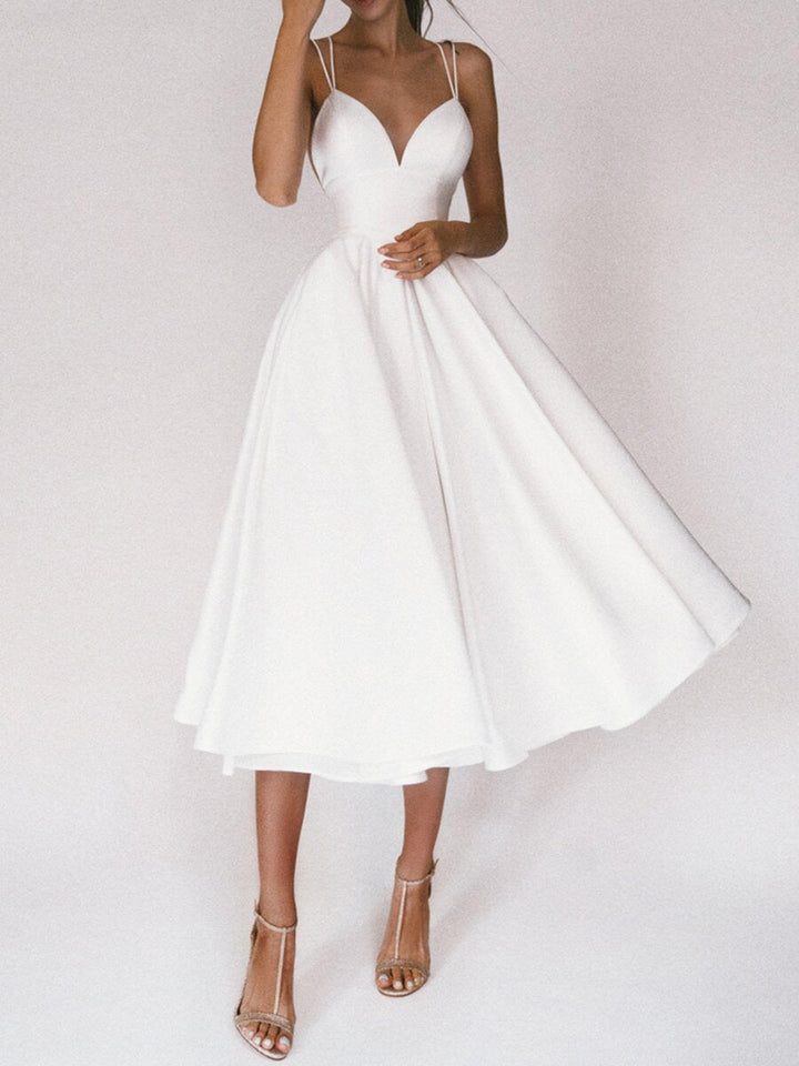 Echoarchiv | Grace Das Elegante Trägerkleid mit V-Ausschnitt