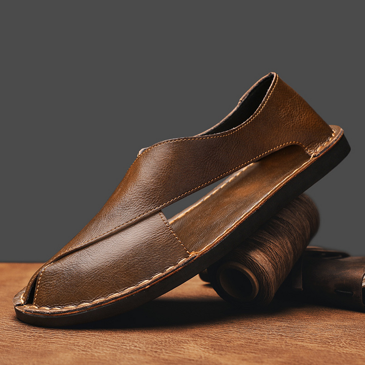 Sandalen aus echtem Leder für den Strand Echoarchiv