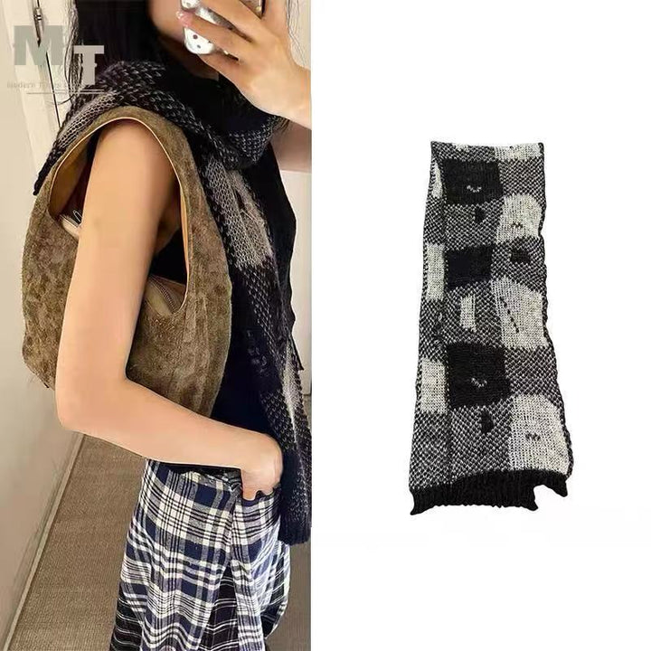 Karierter Strickschal im Used-Look, 165 cm
