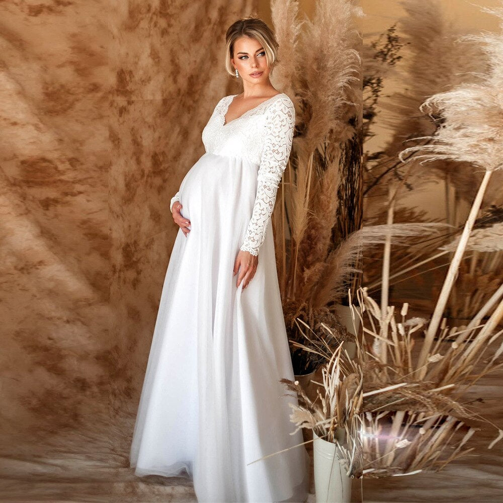 Echoarchiv | Elegantes Spitzen-Maxikleid für Schwangere