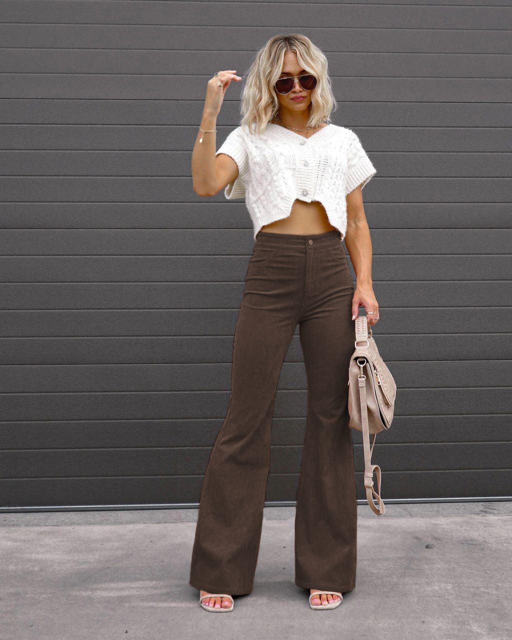 Damen-Cordhose mit ausgestelltem Bein