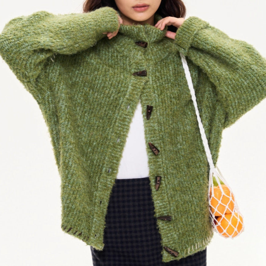 Grober Strickpullover in Weihnachtsgrün