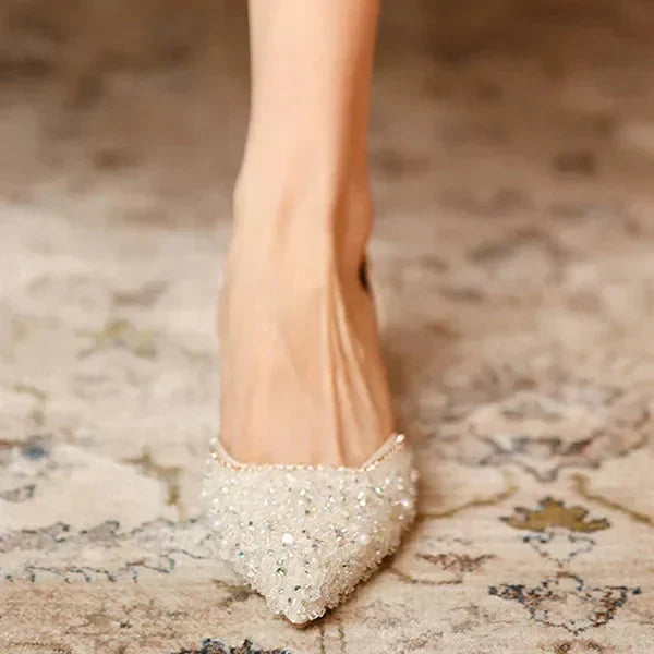 Echoarchiv | Stilvolle Schuhe mit Spitzer Zehe und Mittlerem Absatz mit Glitzeroberfläche