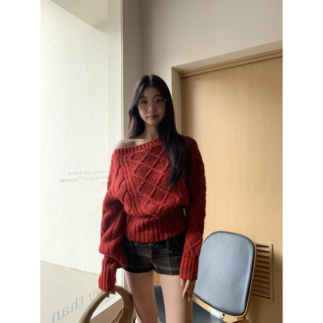 Kurzer Strickpullover mit Rautenmuster