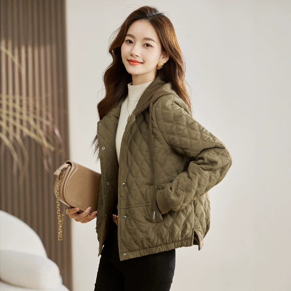 Kurze Damen-Steppjacke mit Kapuze, gefüttert