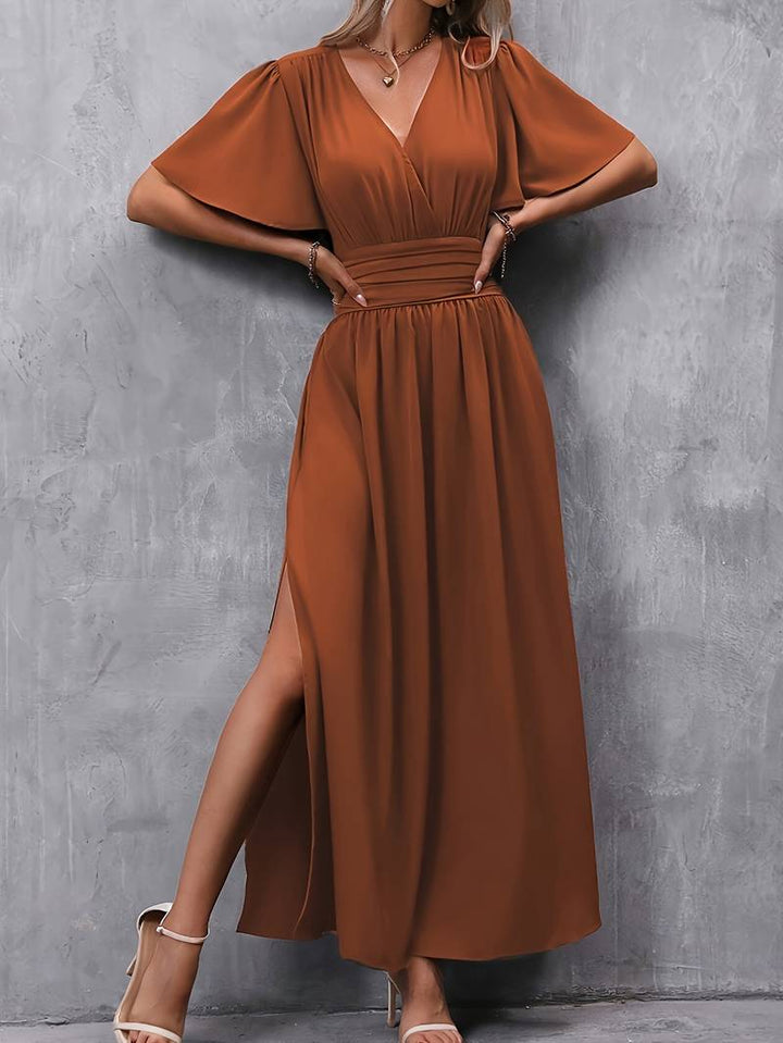 Echoarchiv – kleid mit rüschenkragen und plissierter taille