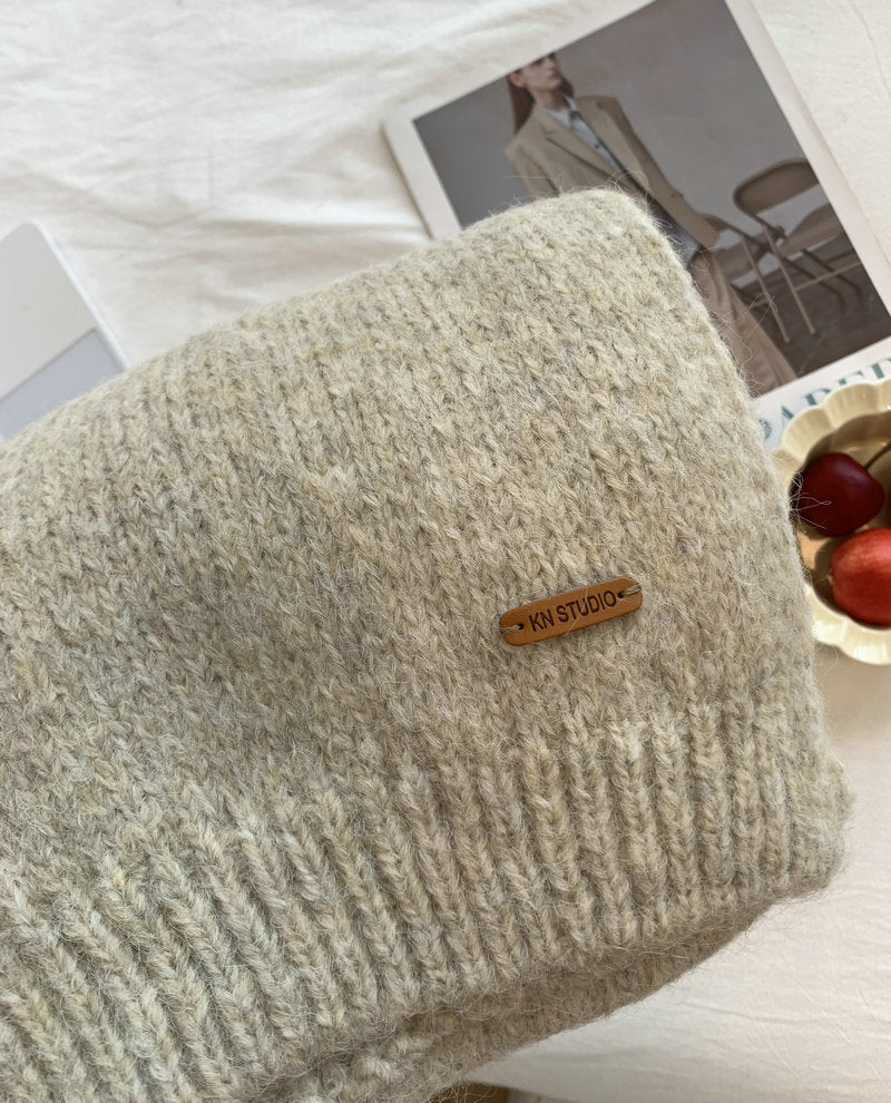 Weicher Schal mit Alpakawollanteil und Leder-Label