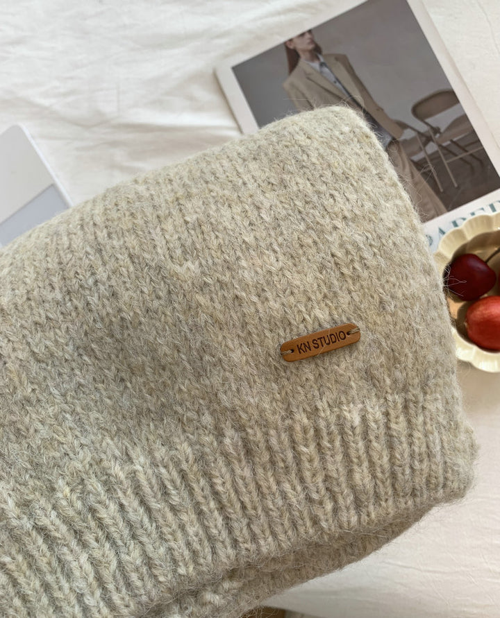 Weicher Schal mit Alpakawollanteil und Leder-Label