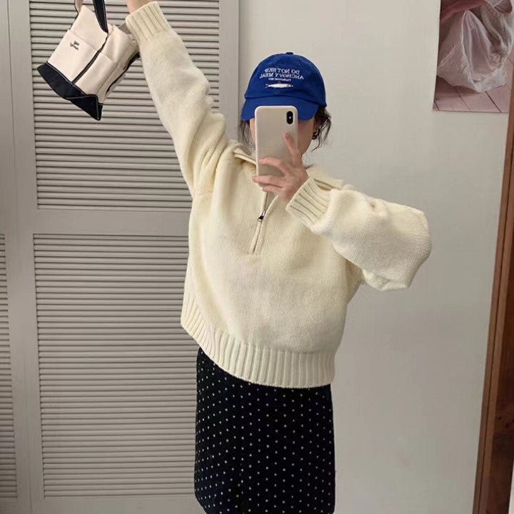Moderner Strickpullover mit Stehkragen und Reißverschluss