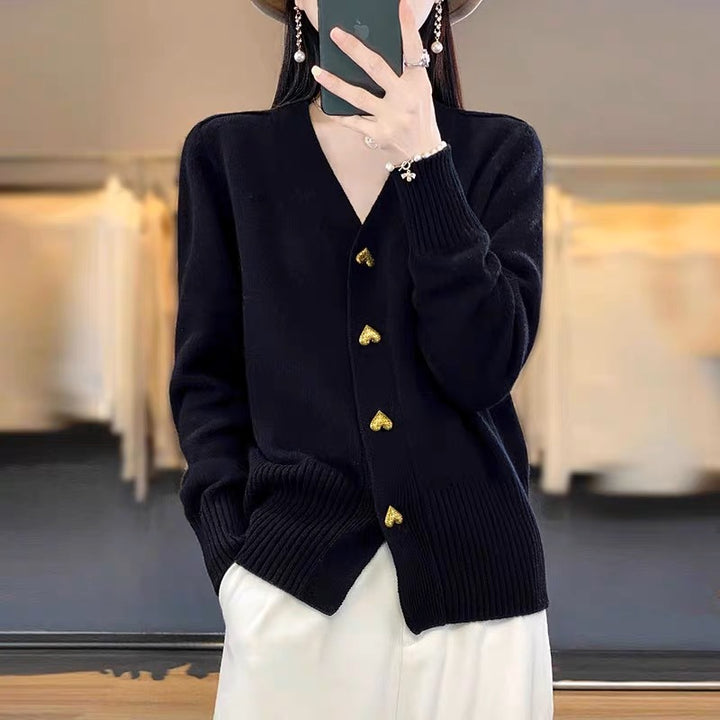 Damen-Strickjacke mit V-Ausschnitt und Herzknöpfen