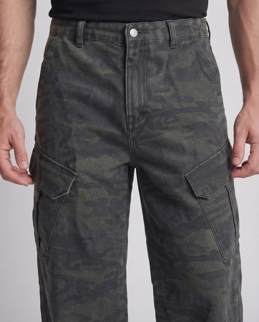 Herren Locker fallende Camouflage‑Cargo‑Palazzo‑Hose mit extra weitem Bein und Mehrfachpattentaschen Echo Archiv