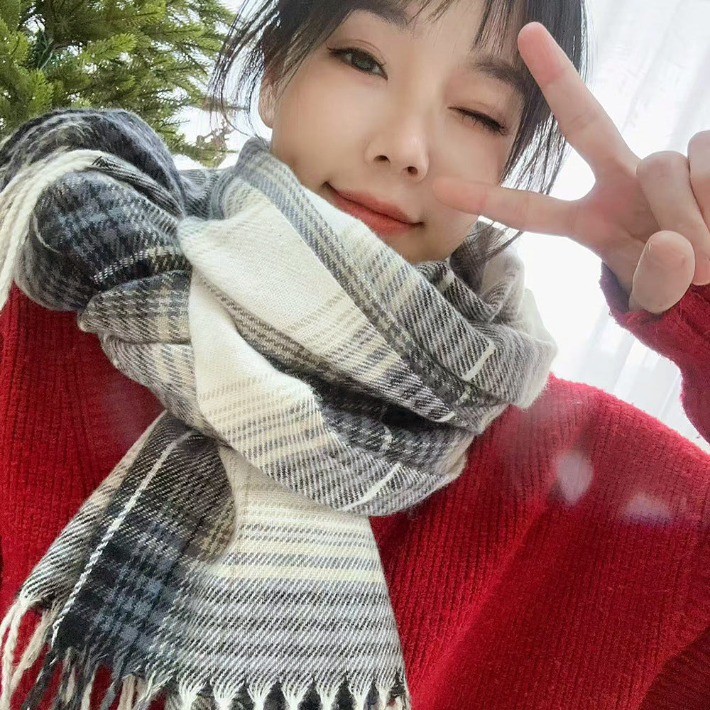 Karierter Winterschal im College-Stil