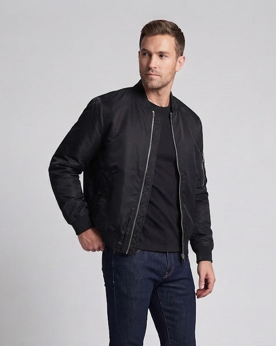 Herren technischer Nylon-Fliegerbomber mit wattierter Innenlage, Ärmeltasche und elastischen Rippbündchen Echoarchiv