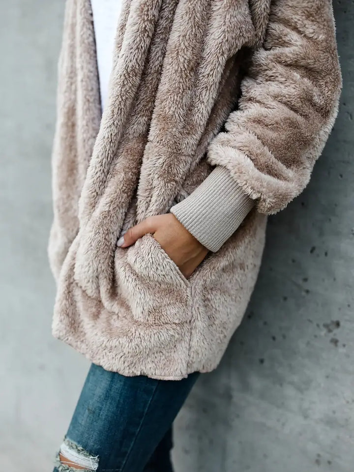 Echoarchiv | Gestrickte, Flauschige Kapuzenjacke