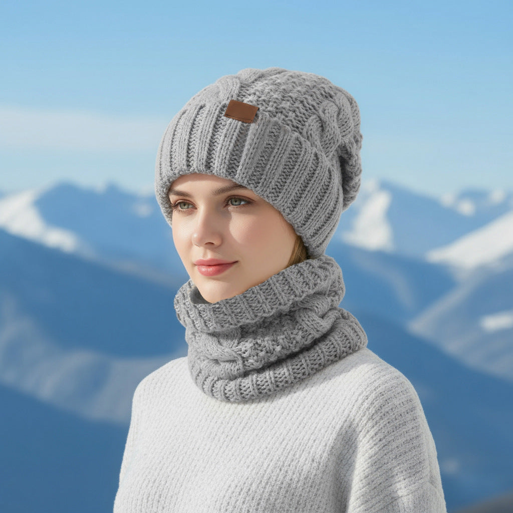Strickmützen- und Schal-Set mit Ohrenschutz
