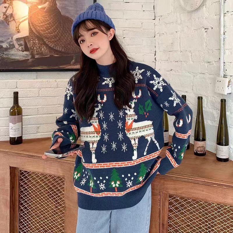 Weihnachtlicher Strickpullover mit Stickerei