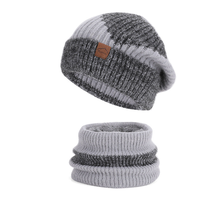 Zweiteiliges Set: Strickmütze mit Ohrenschutz und Schal