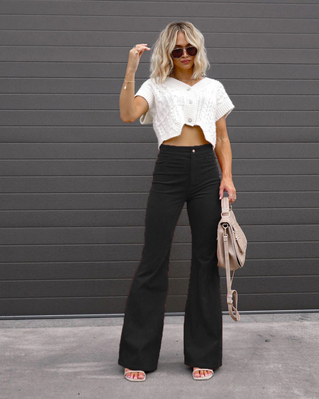 Damen-Cordhose mit ausgestelltem Bein