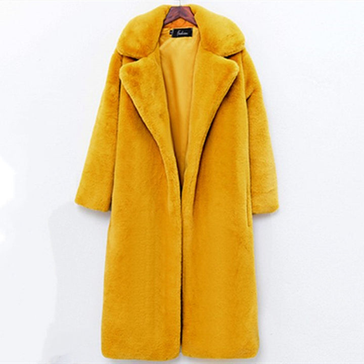 Damen-Mantel in Pelz-Optik für den Street-Style