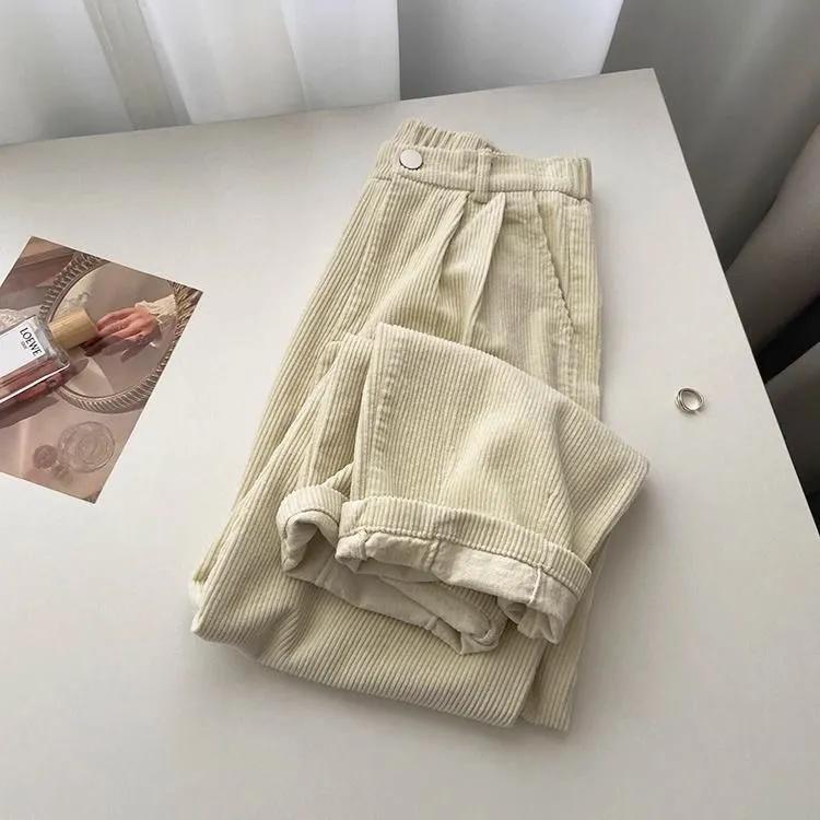 Kord-Hose mit vertikalem Streifenmuster, hoch tailliert