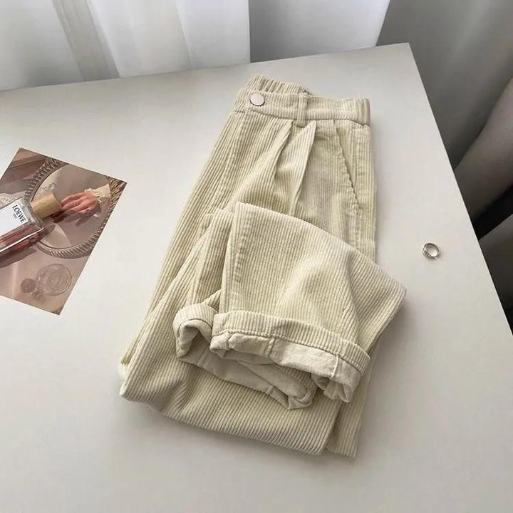Kord-Hose mit vertikalem Streifenmuster, hoch tailliert