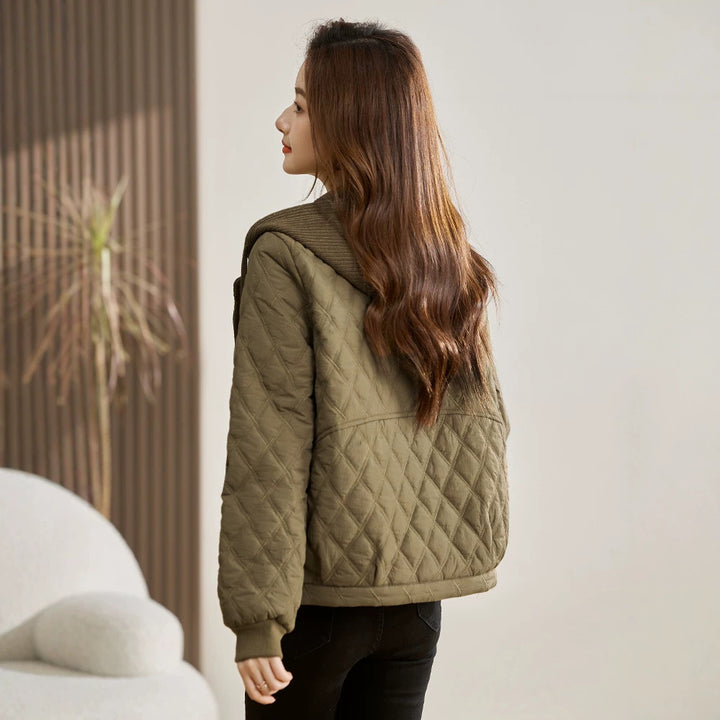 Kurze Damen-Steppjacke mit Kapuze, gefüttert