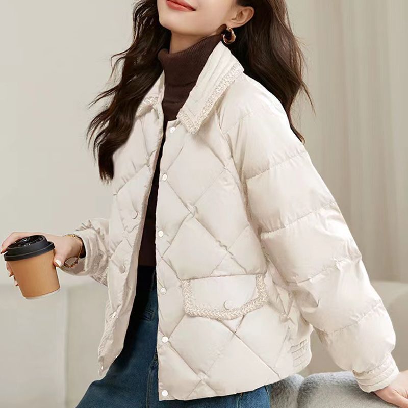 Kurze Damen-Steppjacke im Rauten-Design